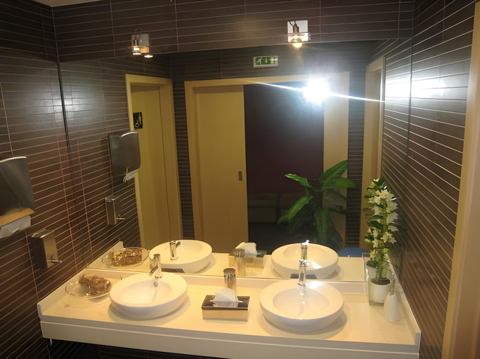 Bathroom 4, Hotel Tulipa, Bragança