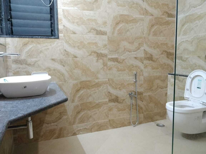 Bathroom 2, Hotel Geetanjali, Hoshangabad