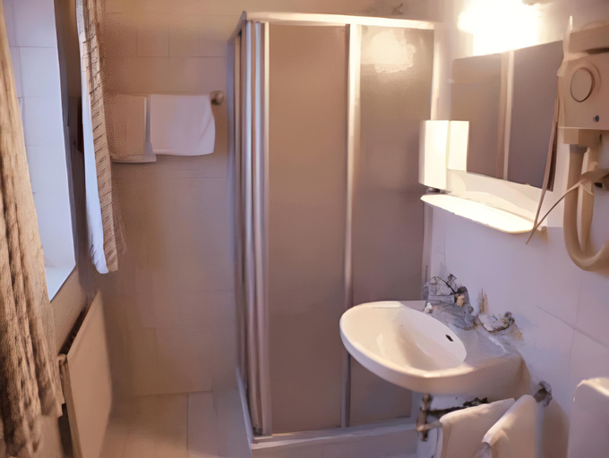 Bathroom 3, Hotel Hafnerwirt, Hallein