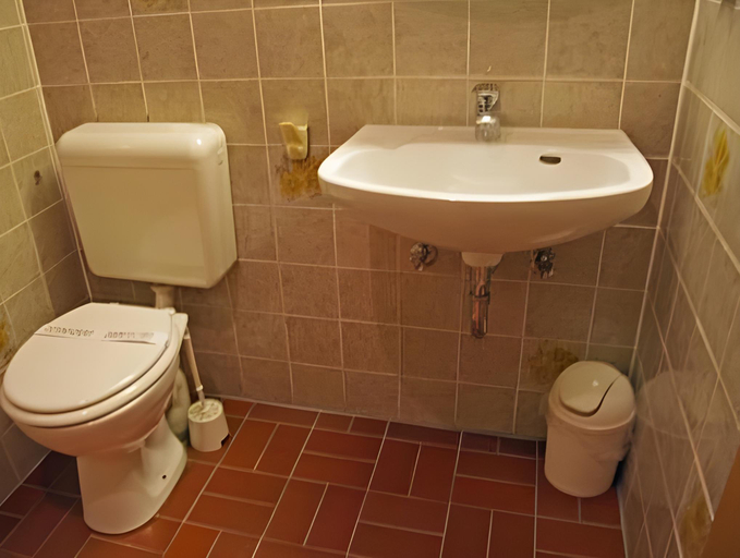 Bathroom 2, Hotel Rheingold, Düsseldorf