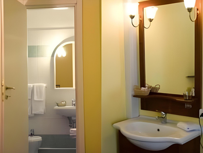 Bathroom 4, Albergo Locanda Alambra, Genova