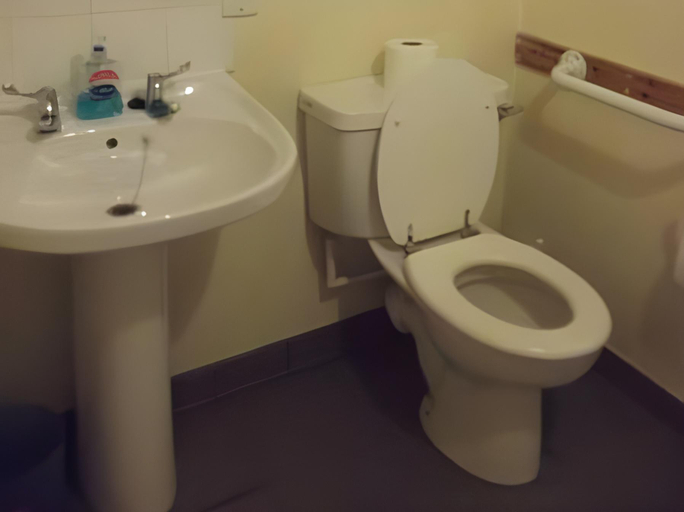 Bathroom 3, The Thistle, Dumfries and Galloway