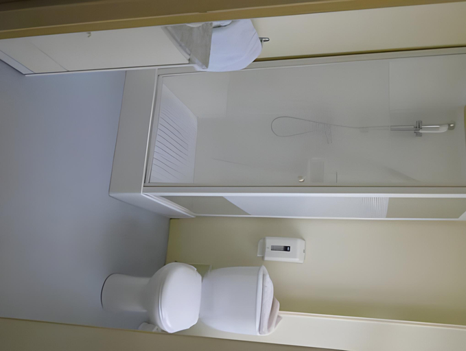 Bathroom 3, Auberge De La Cloche, Orne