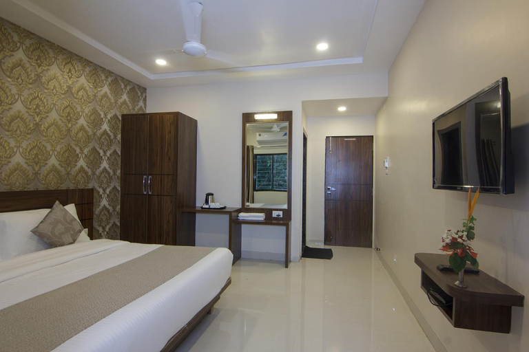 Bedroom 2, STRAND RESORT, Pune