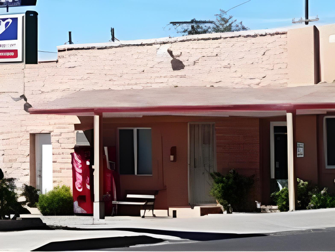 Exterior & Views, Deluxe Inn, Yavapai