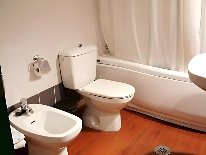 Bathroom 3, Hotel Cardinal, Albacete