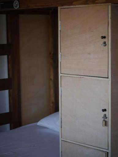 Others 5, Hostel & Surfcamp 55, Mafra