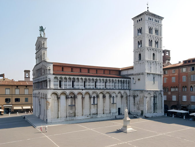 Others 4, Palazzo Rocchi, Lucca