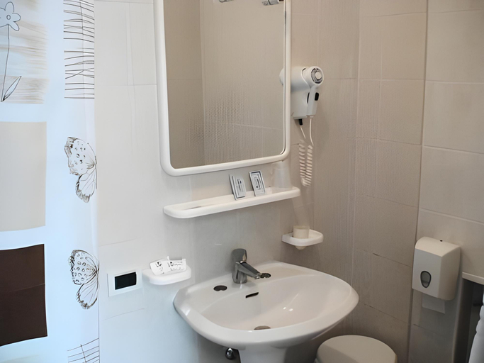 Bathroom 3, Albergo Ristorante La Greppia, Massa Carrara