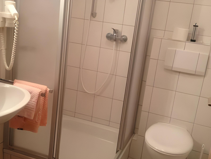 Bathroom 3, Hotel Schmidt's Hoern, Friesland