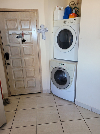 Laundry, Calafia, Tijuana
