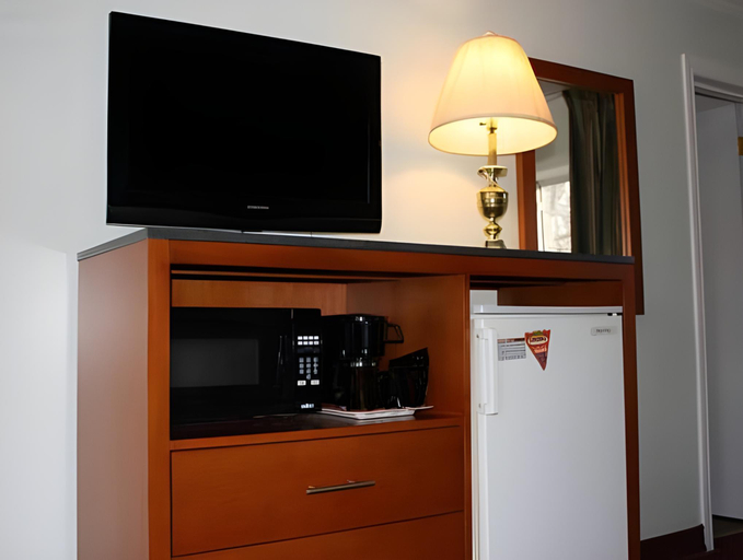 Others 4, Knights Inn - Arnprior ON, Renfrew