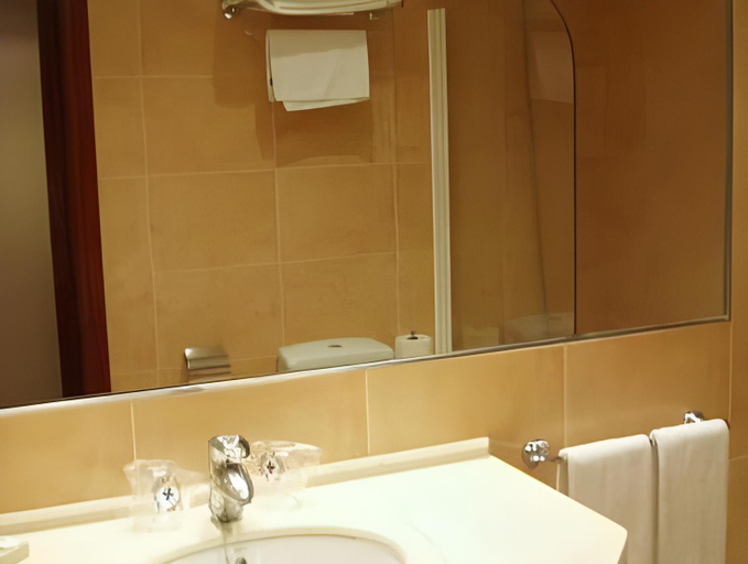 Bathroom 4, Hotel Carreño, Asturias