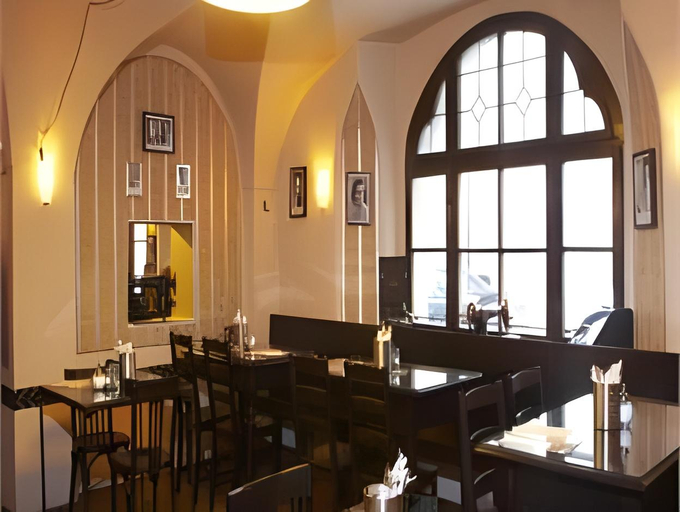 Food & Drinks 4, U Schnellu, Praha 6
