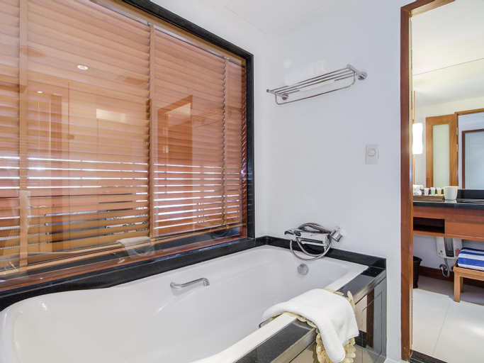 Bathroom 12