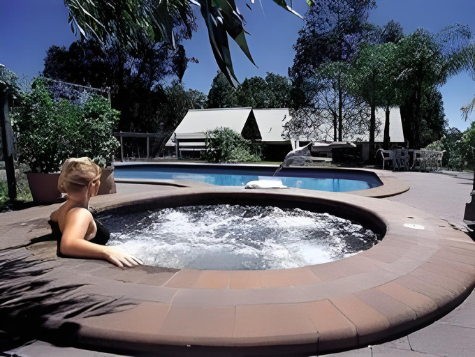 Others 5, Vineyard Hill Retreat, Cessnock