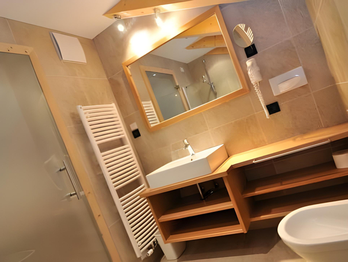Bathroom 4, Hotel Arnaria, Bolzano