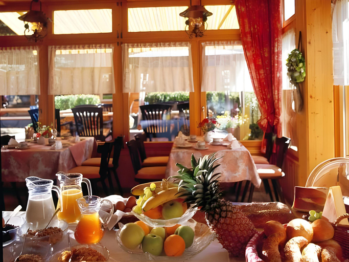 Food & Drinks 5, Cheminee , Hotel Garni, Visp