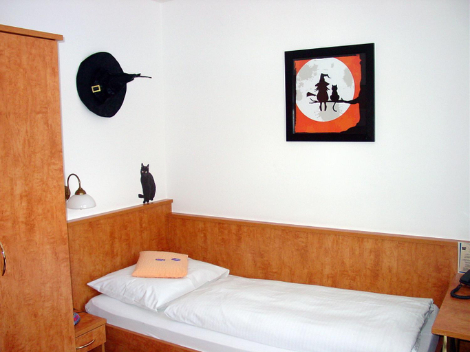 Bedroom 2, Hotel zum Zauberkabinett, Bad Tölz-Wolfratshausen