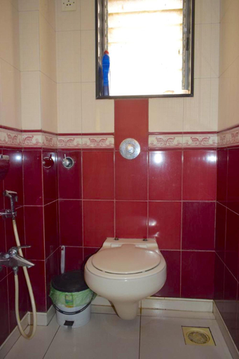 Bathroom, Apartment In Mumbai-City Centre, Mumbai City