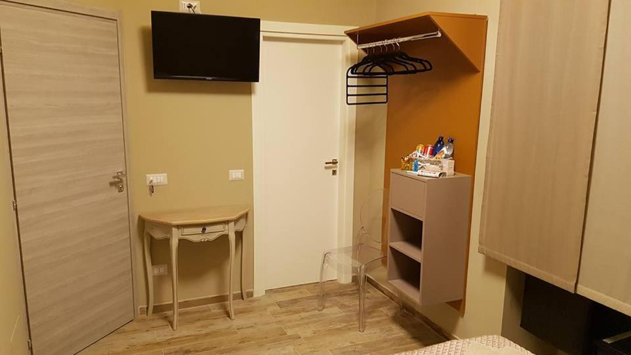 Others 5, B&B VIA VENETO, Crotone