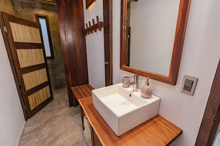 Bathroom 3, Nahouse Jungle Lodges, Cozumel