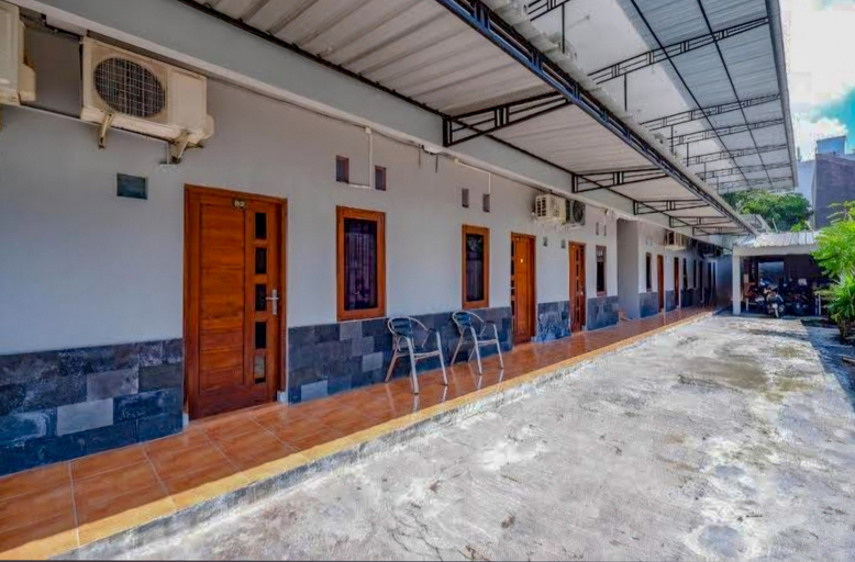 Exterior & Views 2, RedDoorz near Jalan Slamet Riyadi Solo, Solo