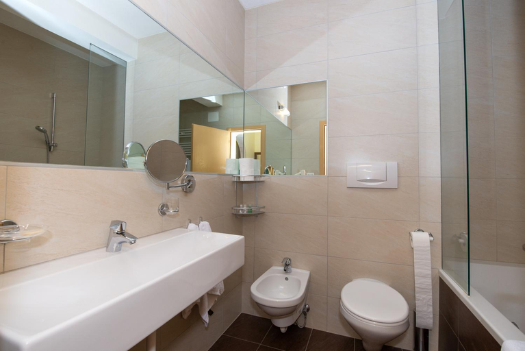Bathroom 5, Hotel Engel, Bolzano