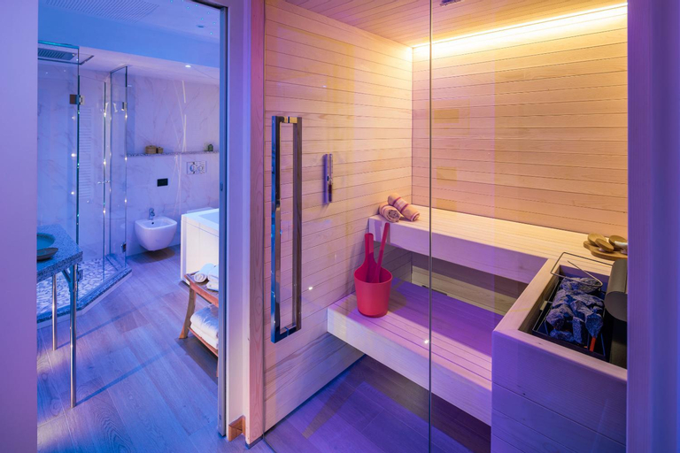 Bathroom 9