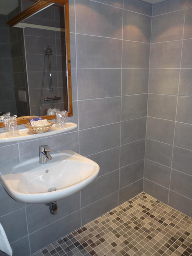 Bathroom 4, Hotel Le Riquewihr, Haut-Rhin