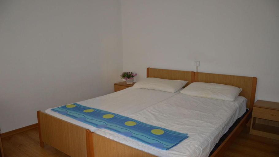 Bedroom 2, Family-Friendly getaway close to the beach by Beahost Rentals, Venezia