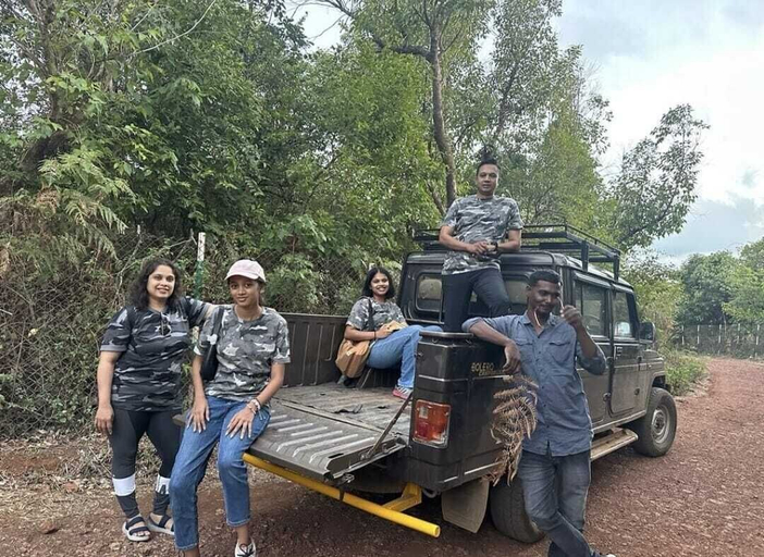 Others, Manshas High-5 Resort, Satara