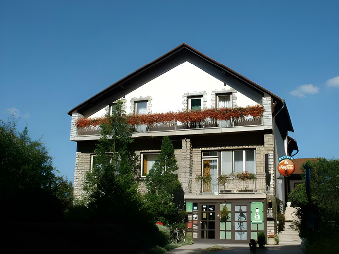 Others 2, Muskatli Panzio, Győr