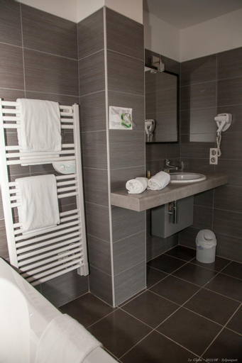 Bathroom 7