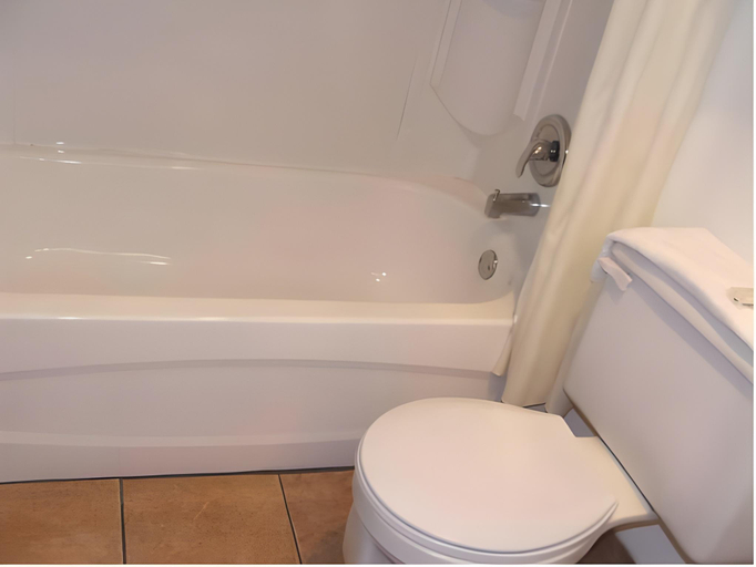 Bathroom 3, Metro Inn, Capital