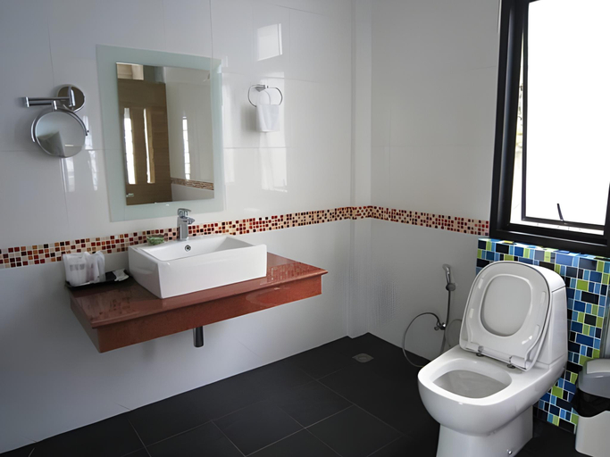 Bathroom 4, Nattha Waree Hot Spring Resort and Spa, Nua Khlong