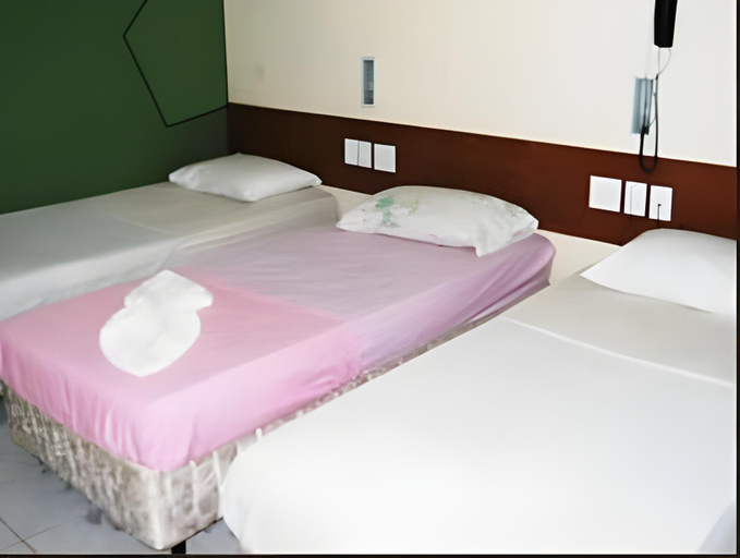 Bedroom 2, Hotel Dez de Julho, Maués