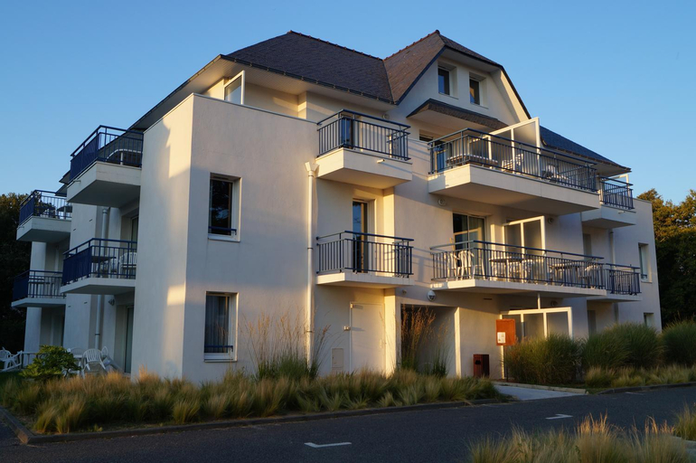 Exterior 1