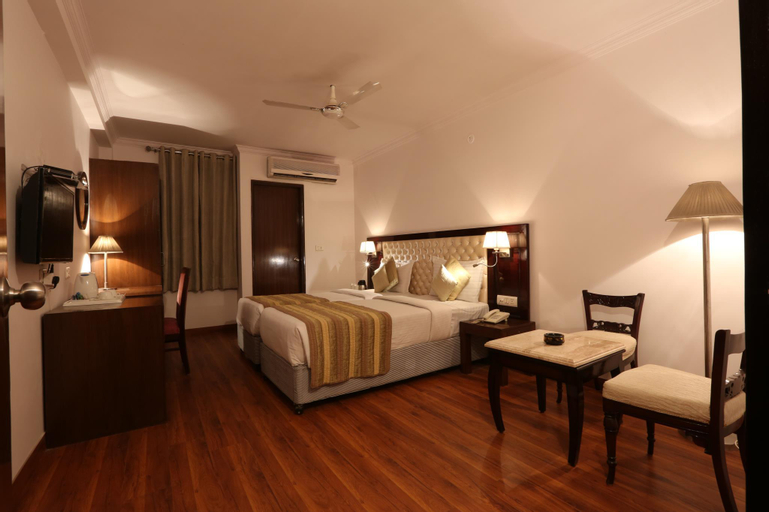 Bedroom 1, Hotel The Class, Delhi Airport, West