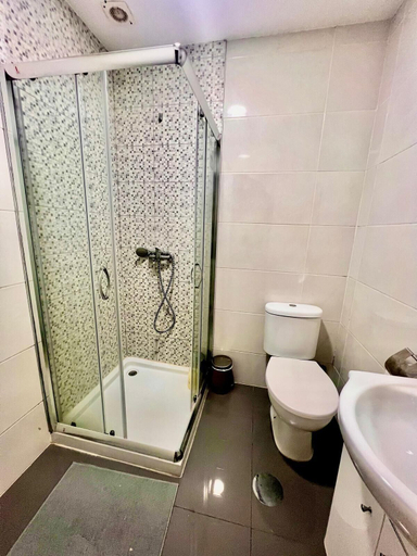 Bathroom, SwissPorto Guest House, Porto