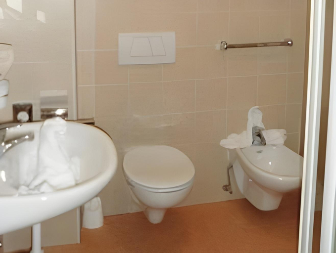 Bathroom 4, Golf Hotel Sonne, Bolzano
