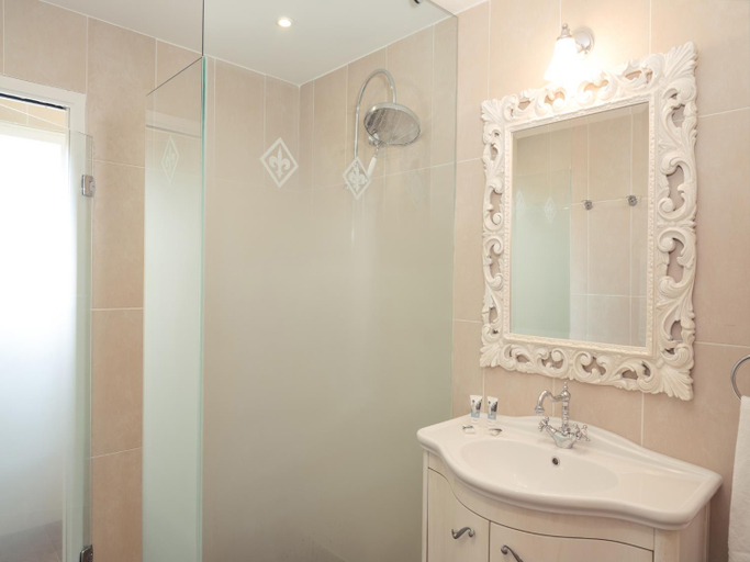 Bathroom, Hotel Mercure Villeneuve-sur-Lot-Le Moulin de Madame, Lot-et-Garonne