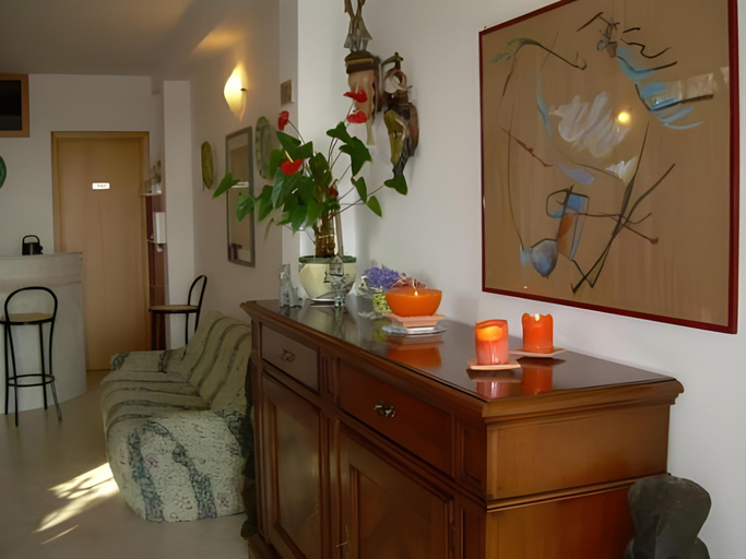 Others 4, Residence Maresol, Foggia