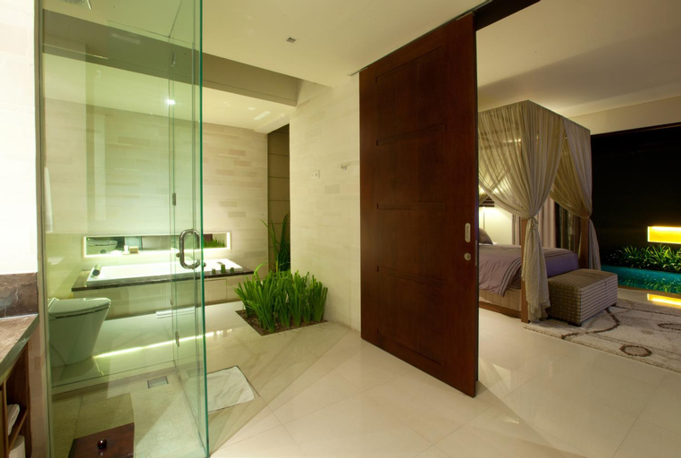 Bathroom 7
