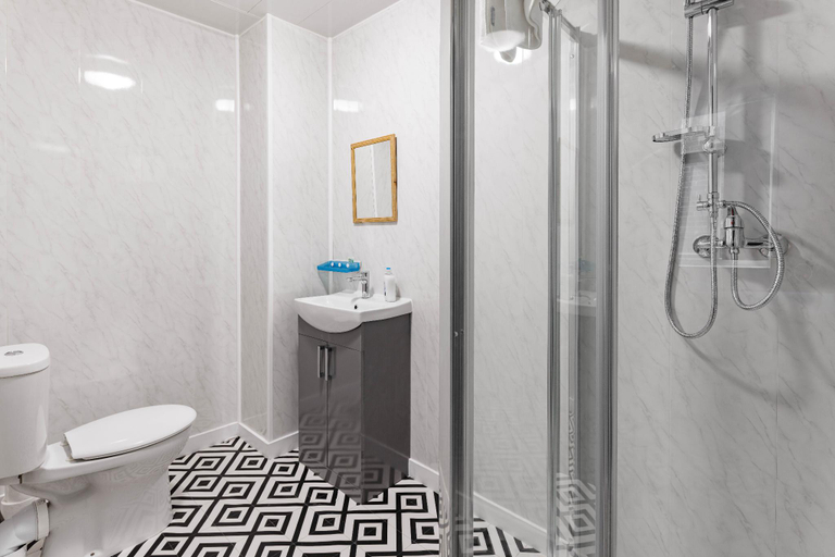 Others 2, Studio 2 - City Centre - Fast Wifi and Smart TV, Middlesbrough