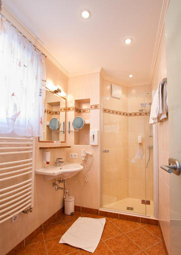 Bathroom 3, SCHONIS-Landhotel, Liezen