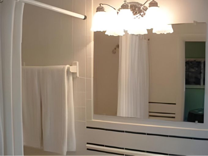 Bathroom 5, The Inn at Rye Place, Rockingham