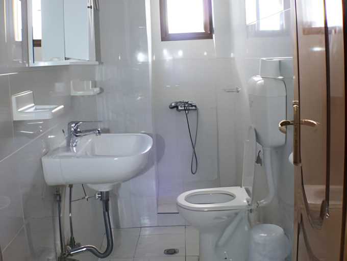 Bathroom, Tzovolos Apartments, West Greece