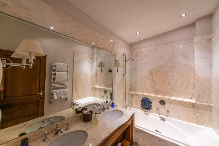 Bedroom 27