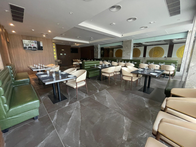 Food & Drinks 4, Royal Ritis, Belgaum